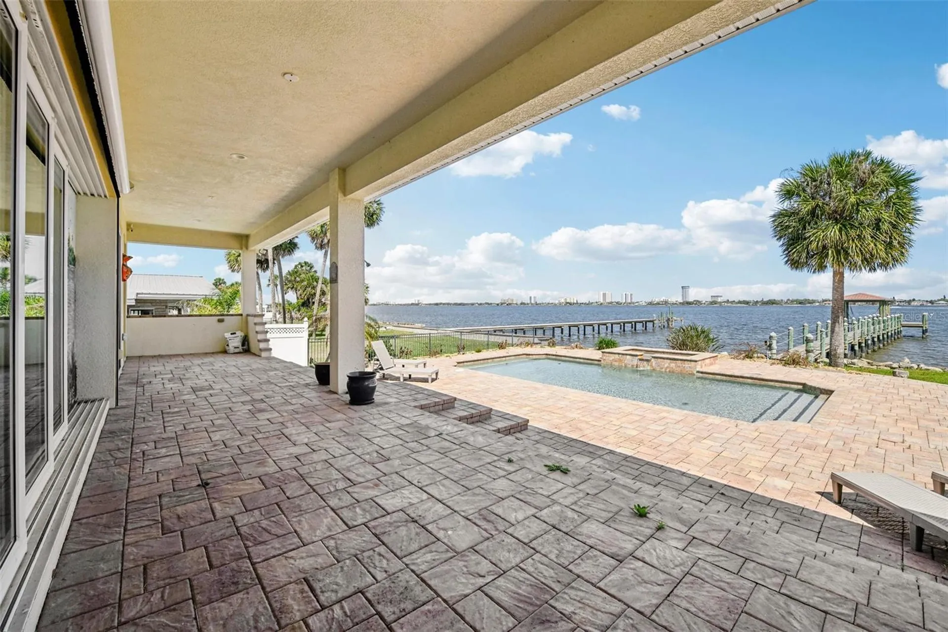 2227 S Palmetto Avenue South Daytona FL 32119