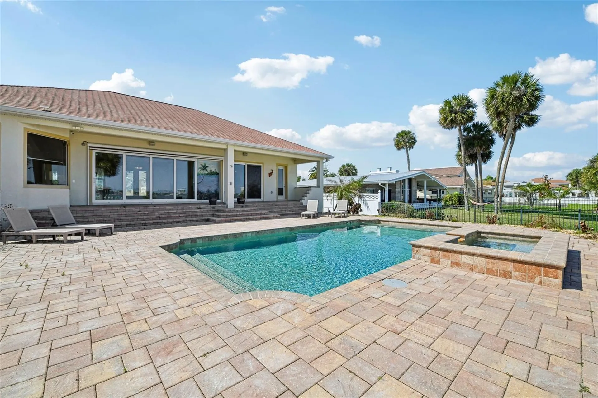 2227 S Palmetto Avenue South Daytona FL 32119