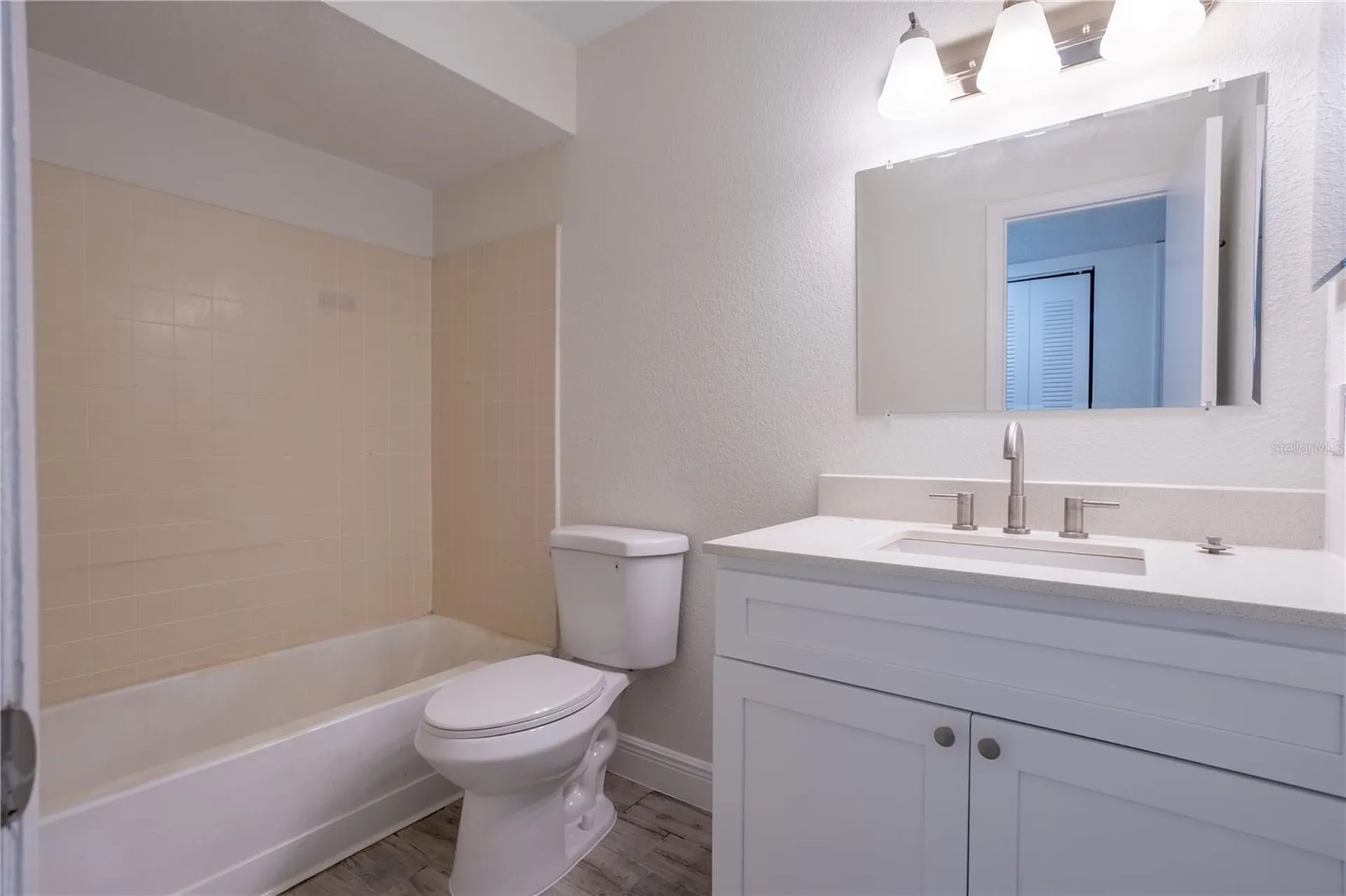 5156 Conroy Road Orlando FL 32811