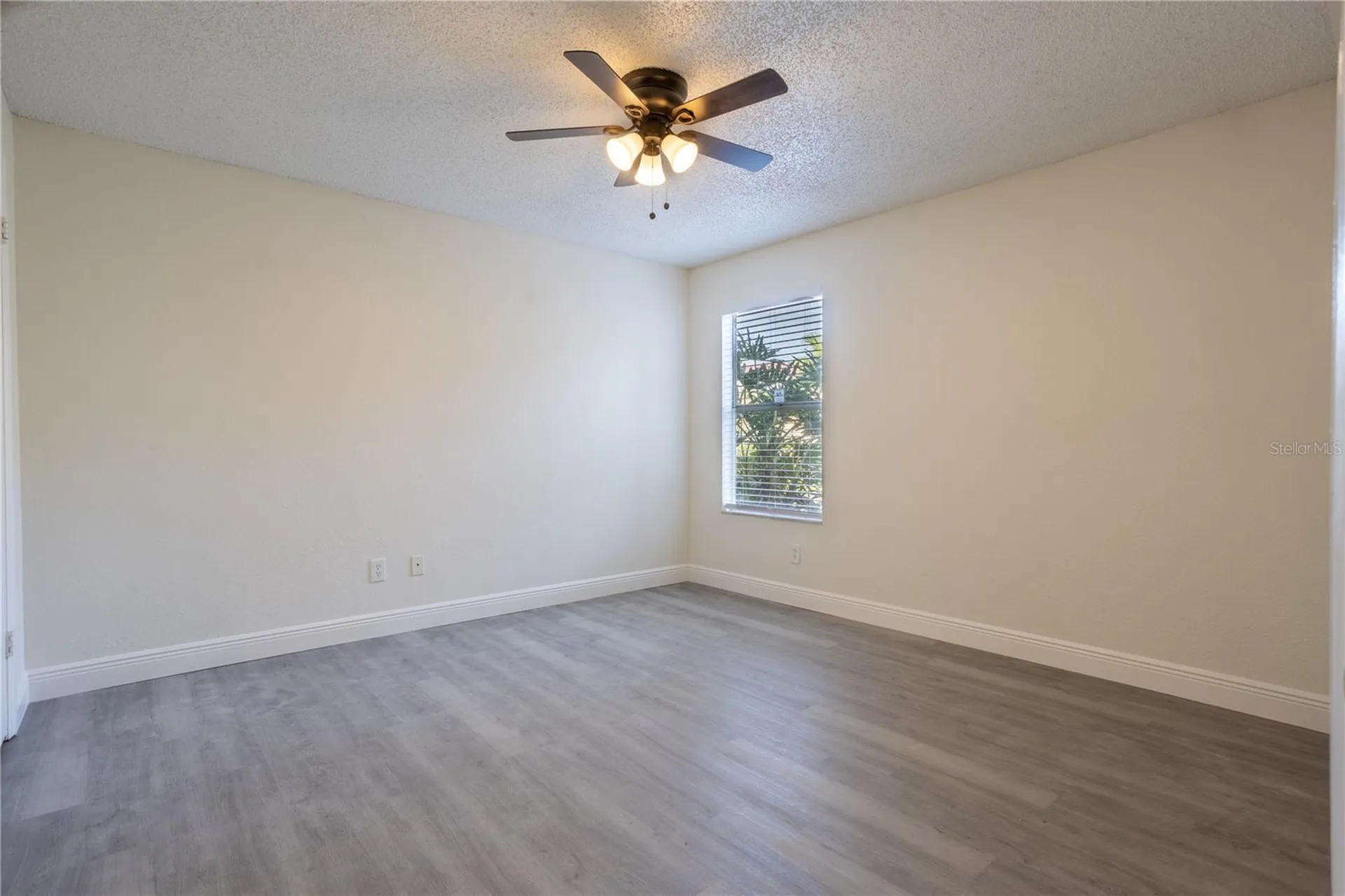 5156 Conroy Road Orlando FL 32811