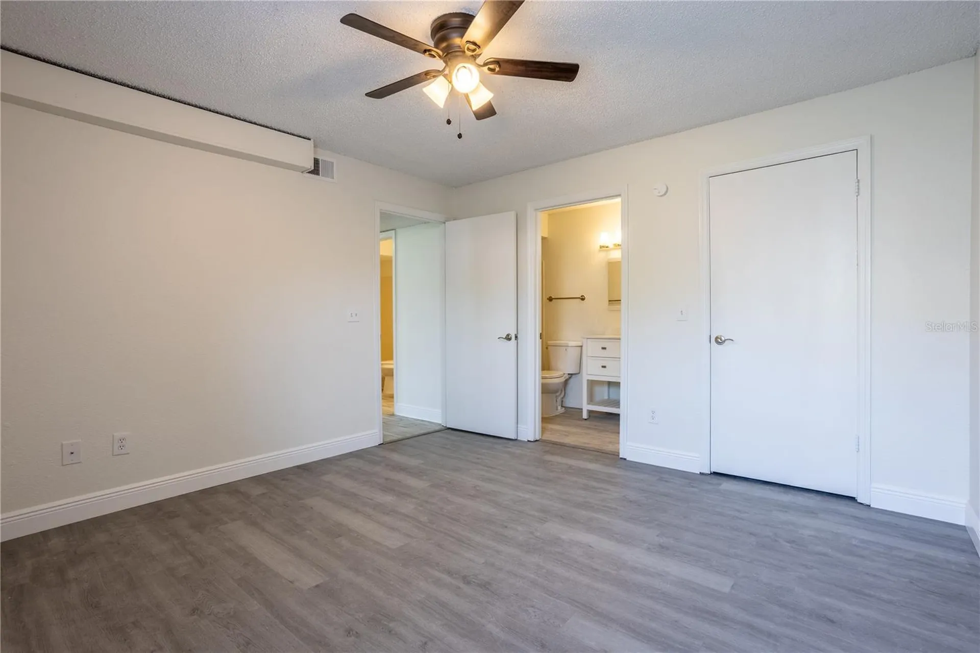 5156 Conroy Road Orlando FL 32811