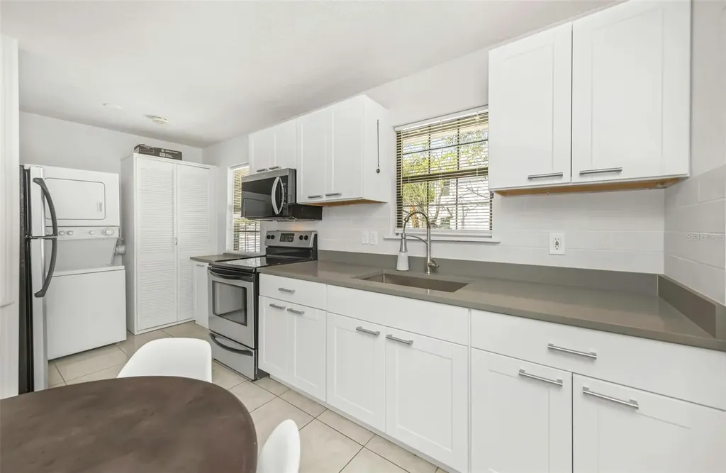 1022 8th Street N St Petersburg FL 33701