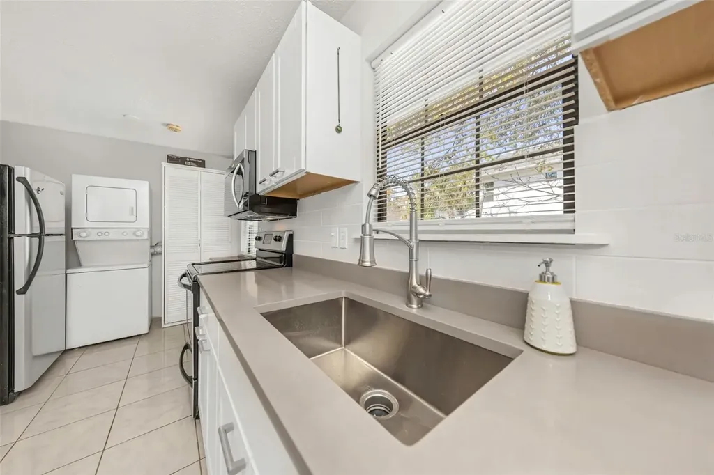 1022 8th Street N St Petersburg FL 33701