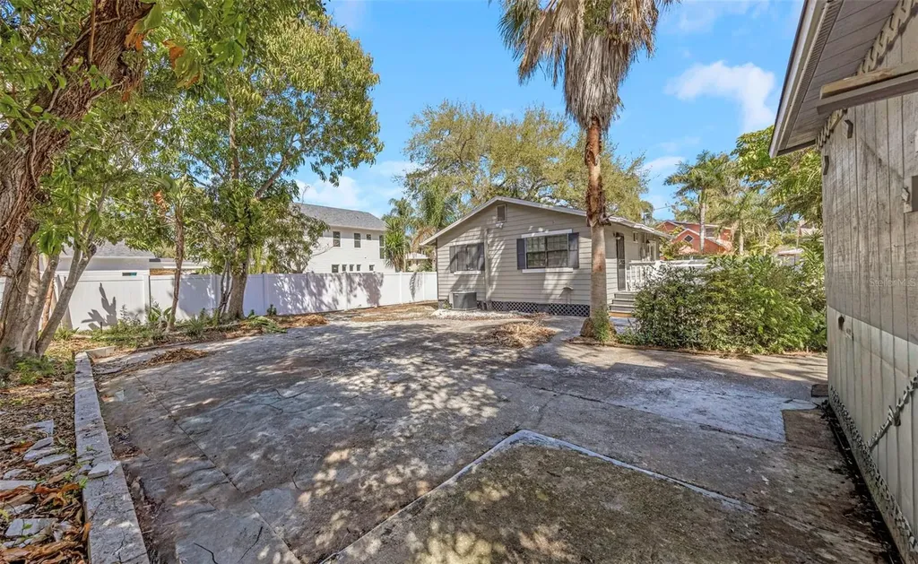 1022 8th Street N St Petersburg FL 33701