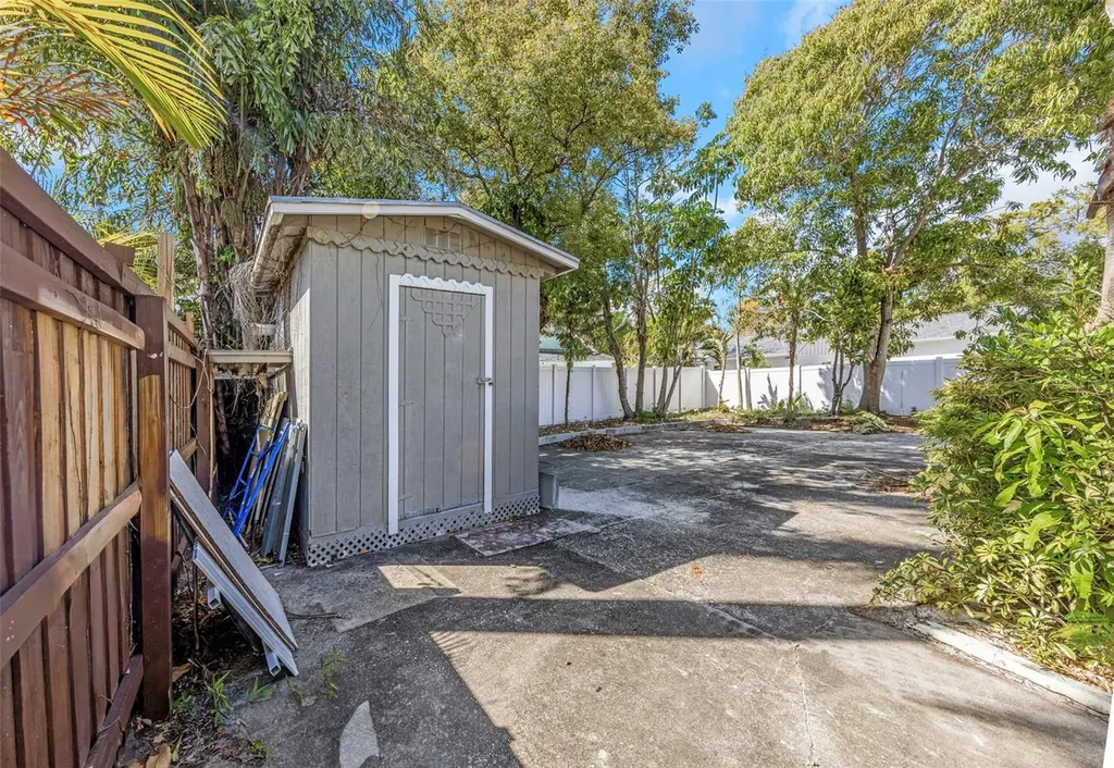 1022 8th Street N St Petersburg FL 33701