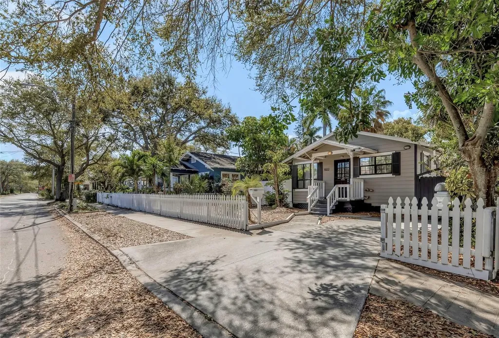 1022 8th Street N St Petersburg FL 33701