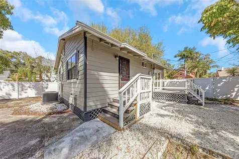 1022 8th Street N St Petersburg FL 33701