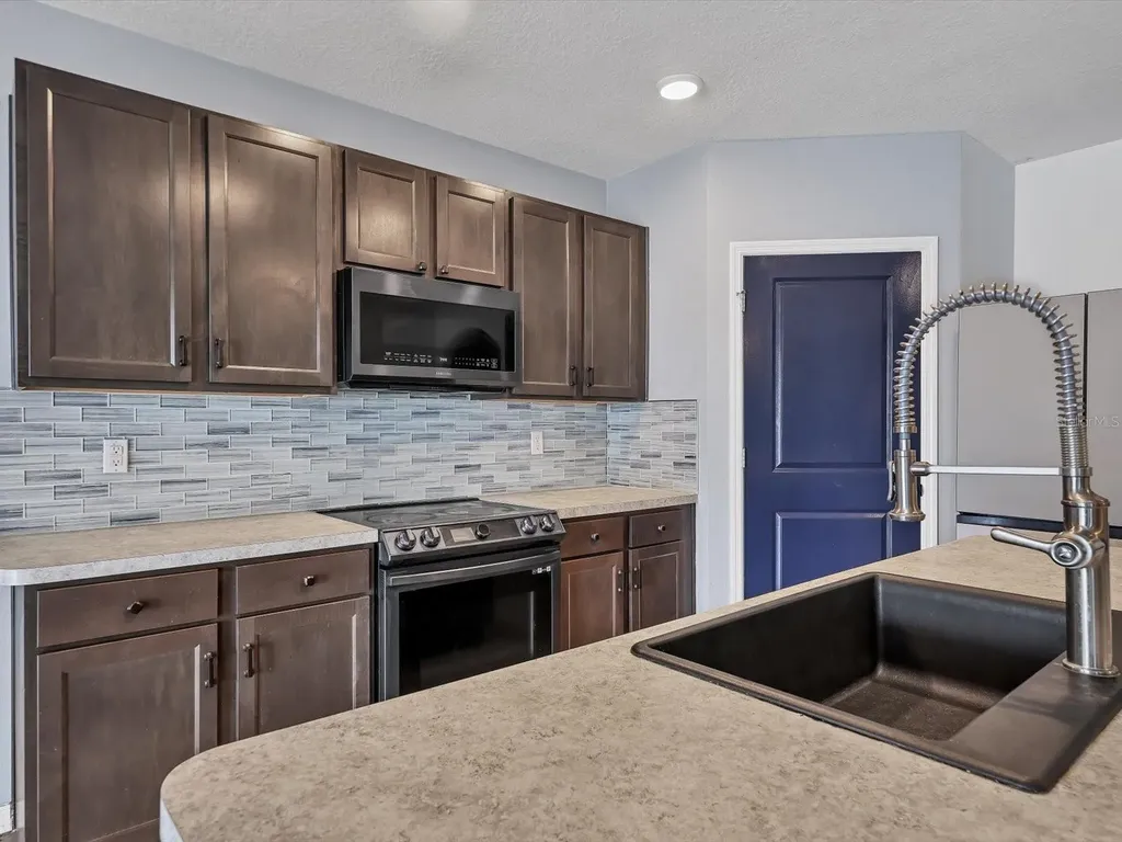 10003 Geese Trail Circle Sun City Center FL 33573
