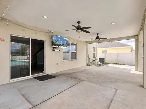 10003 Geese Trail Circle Sun City Center FL 33573