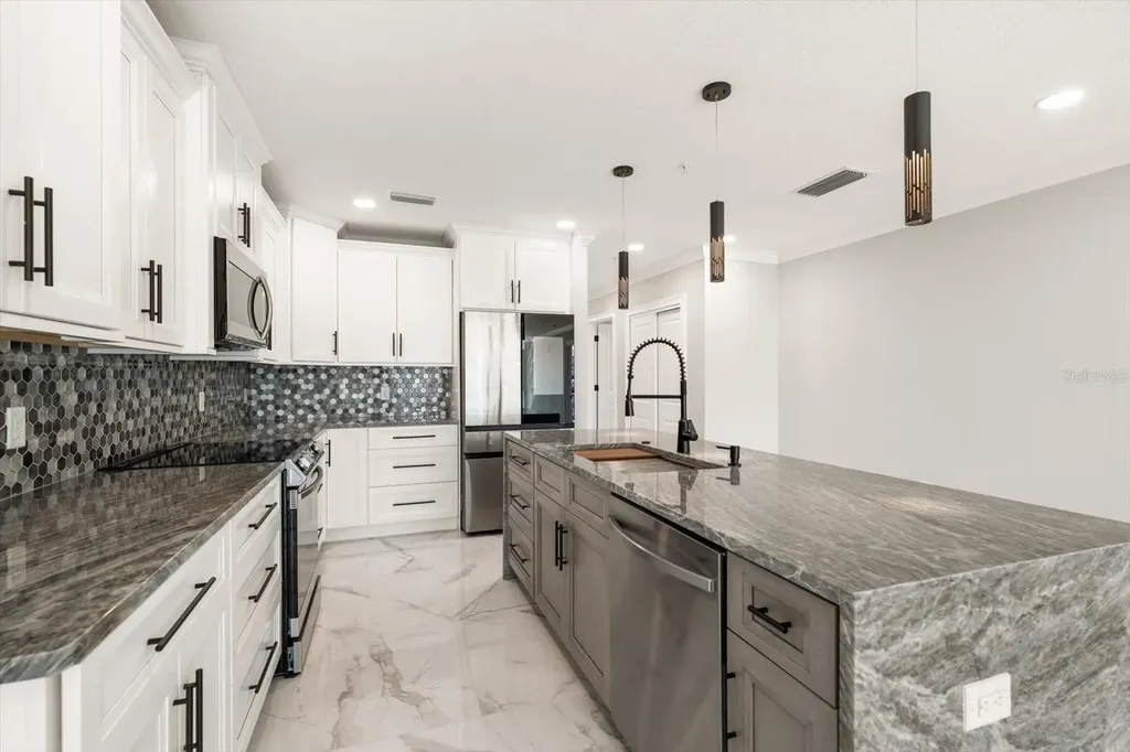 211 Dolphin Point Clearwater Beach FL 33767
