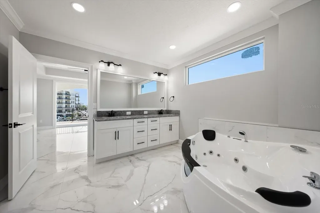 211 Dolphin Point Clearwater FL 33767