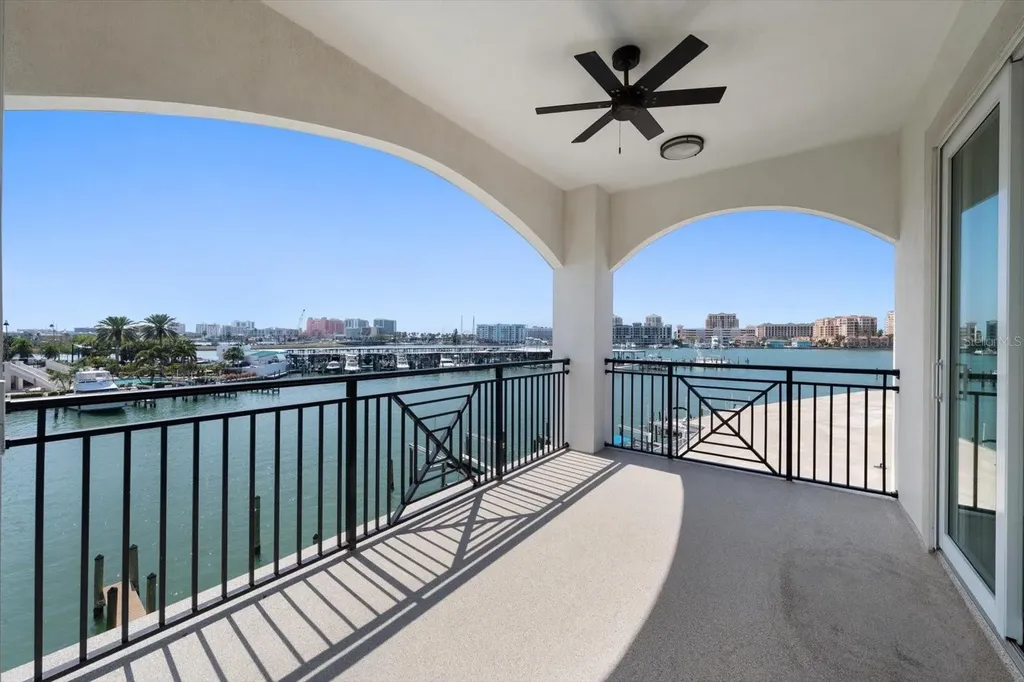 211 Dolphin Point Clearwater FL 33767