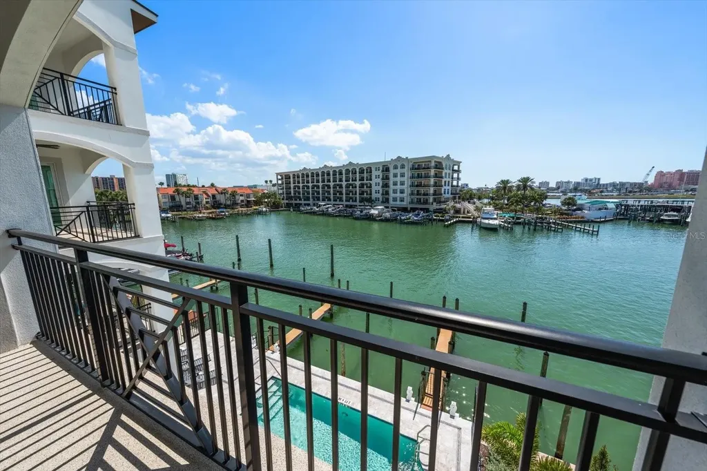 211 Dolphin Point Clearwater FL 33767