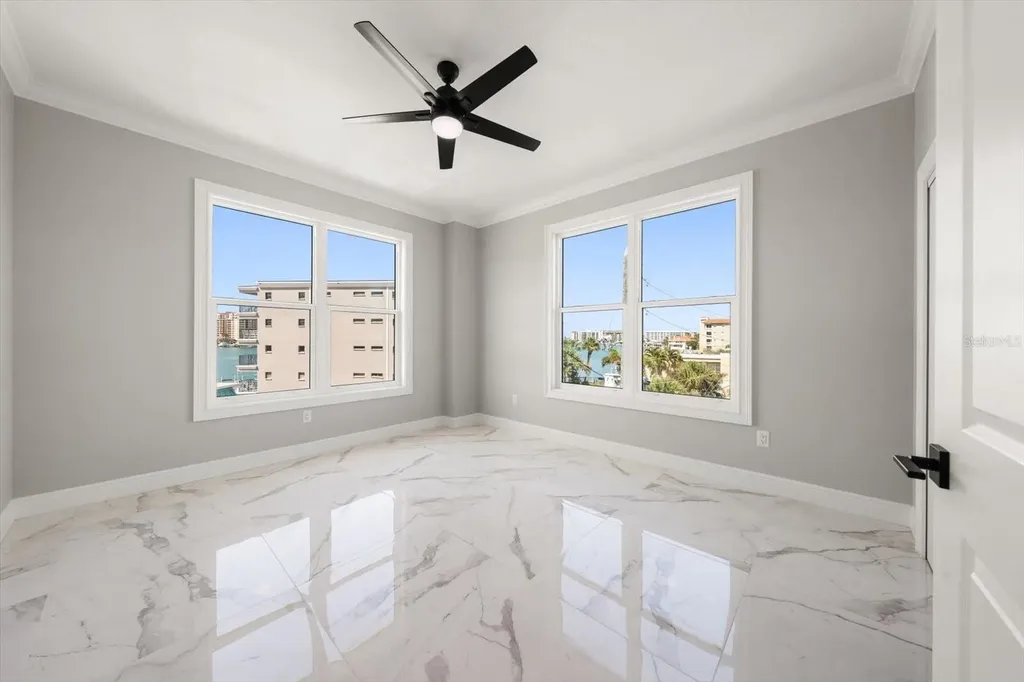 211 Dolphin Point Clearwater FL 33767