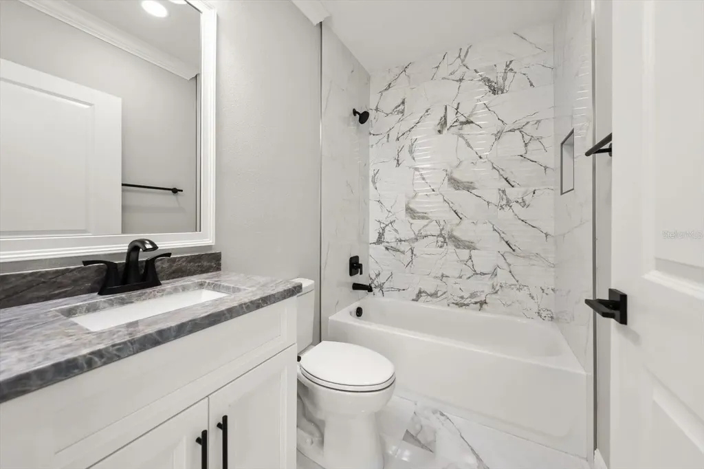 211 Dolphin Point Clearwater FL 33767
