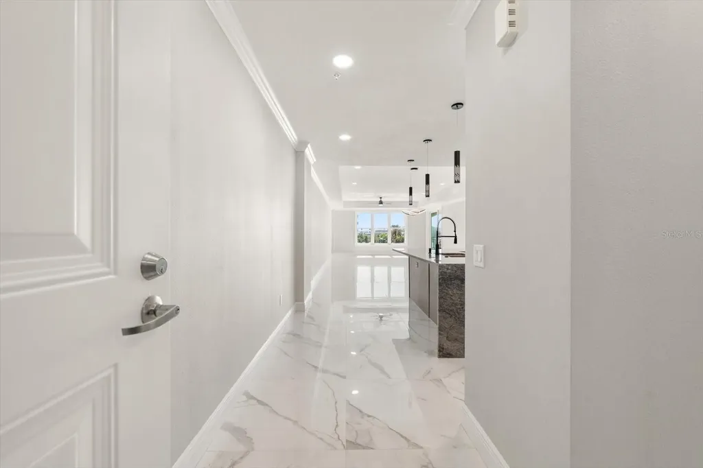 211 Dolphin Point Clearwater FL 33767