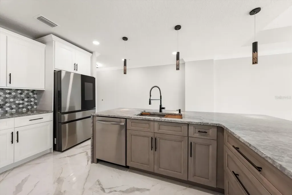 211 Dolphin Point Clearwater FL 33767