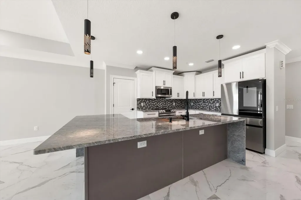 211 Dolphin Point Clearwater FL 33767