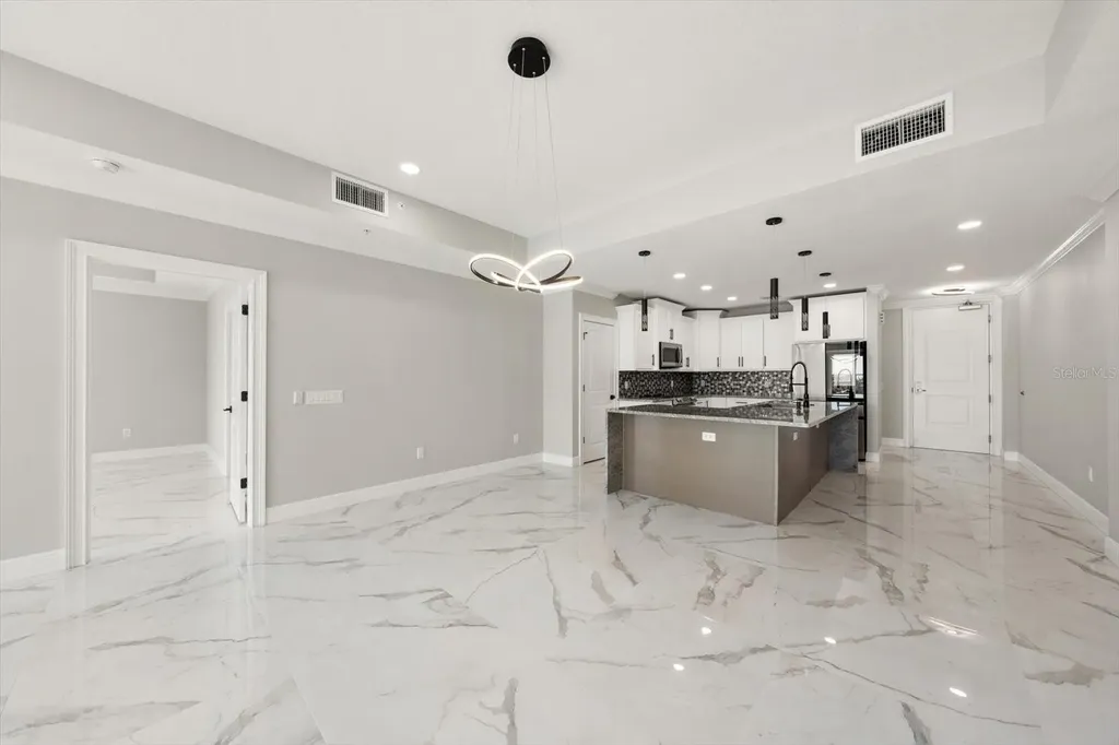 211 Dolphin Point Clearwater FL 33767