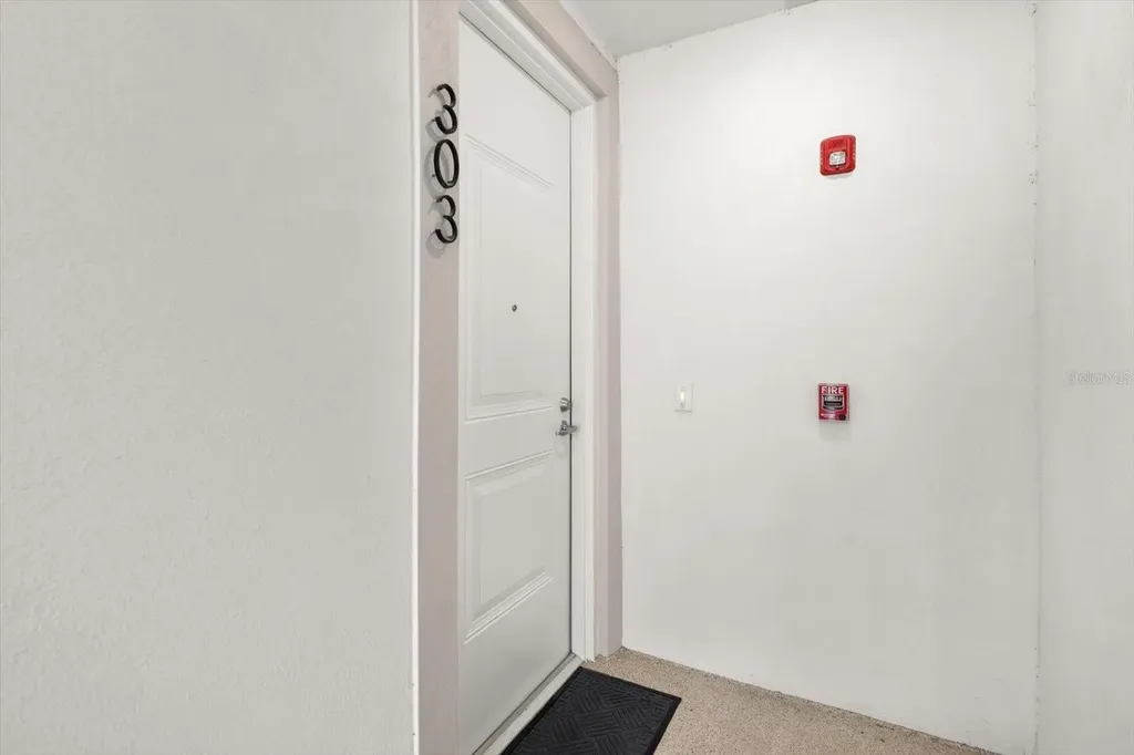 211 Dolphin Point Clearwater FL 33767