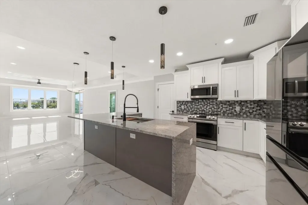 211 Dolphin Point Clearwater FL 33767
