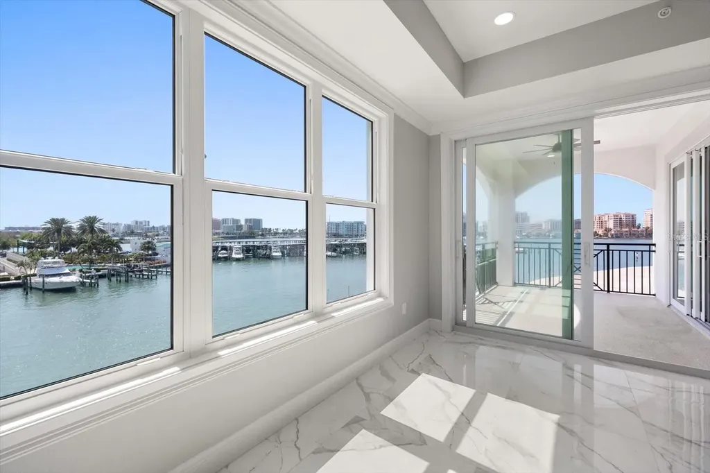 211 Dolphin Point Clearwater FL 33767