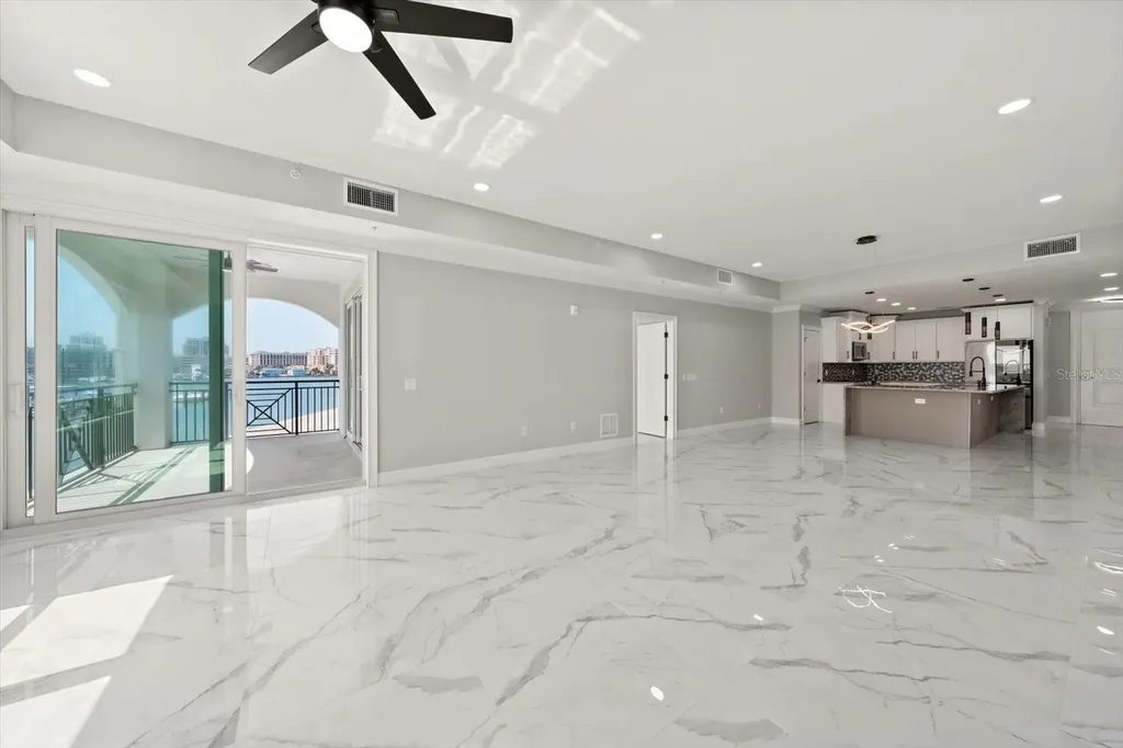 211 Dolphin Point Clearwater FL 33767