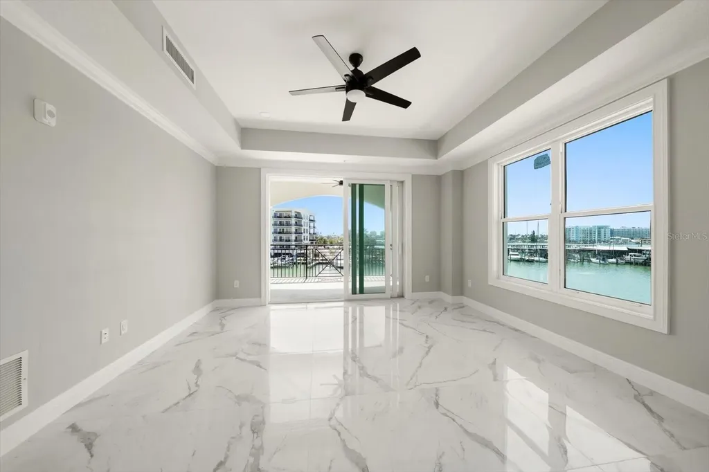 211 Dolphin Point Clearwater FL 33767