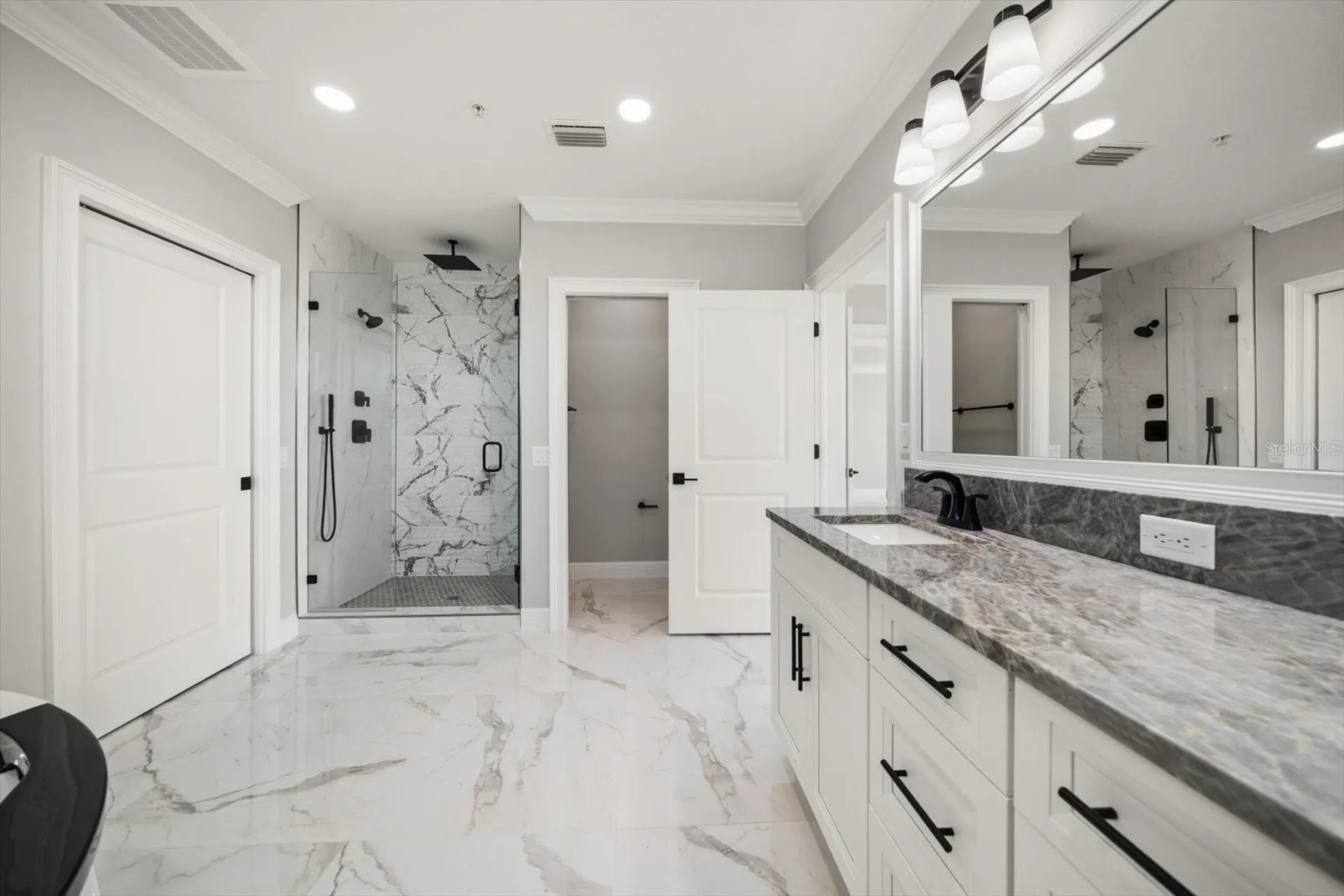 211 Dolphin Point Clearwater FL 33767