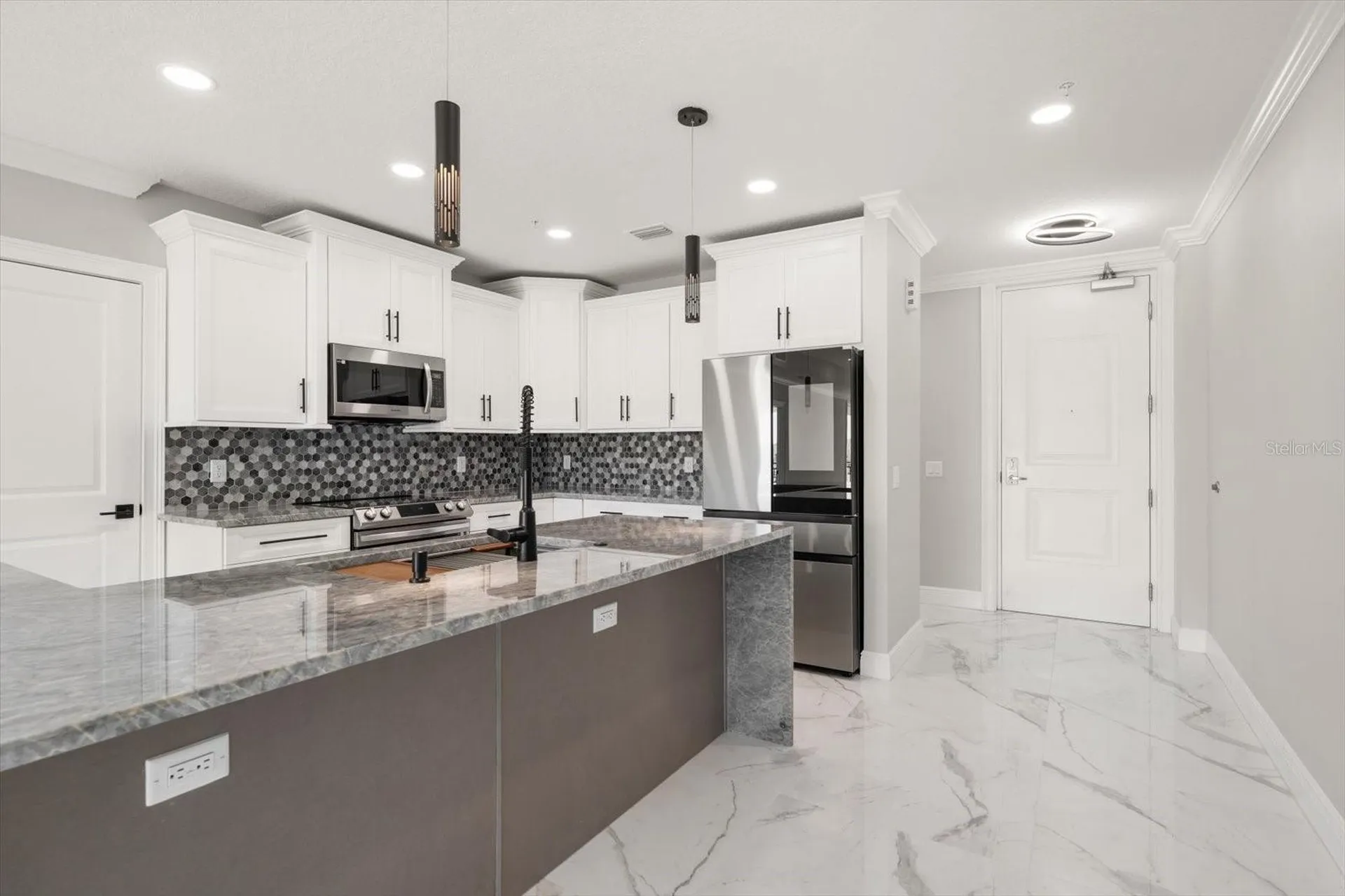 211 Dolphin Point Clearwater FL 33767