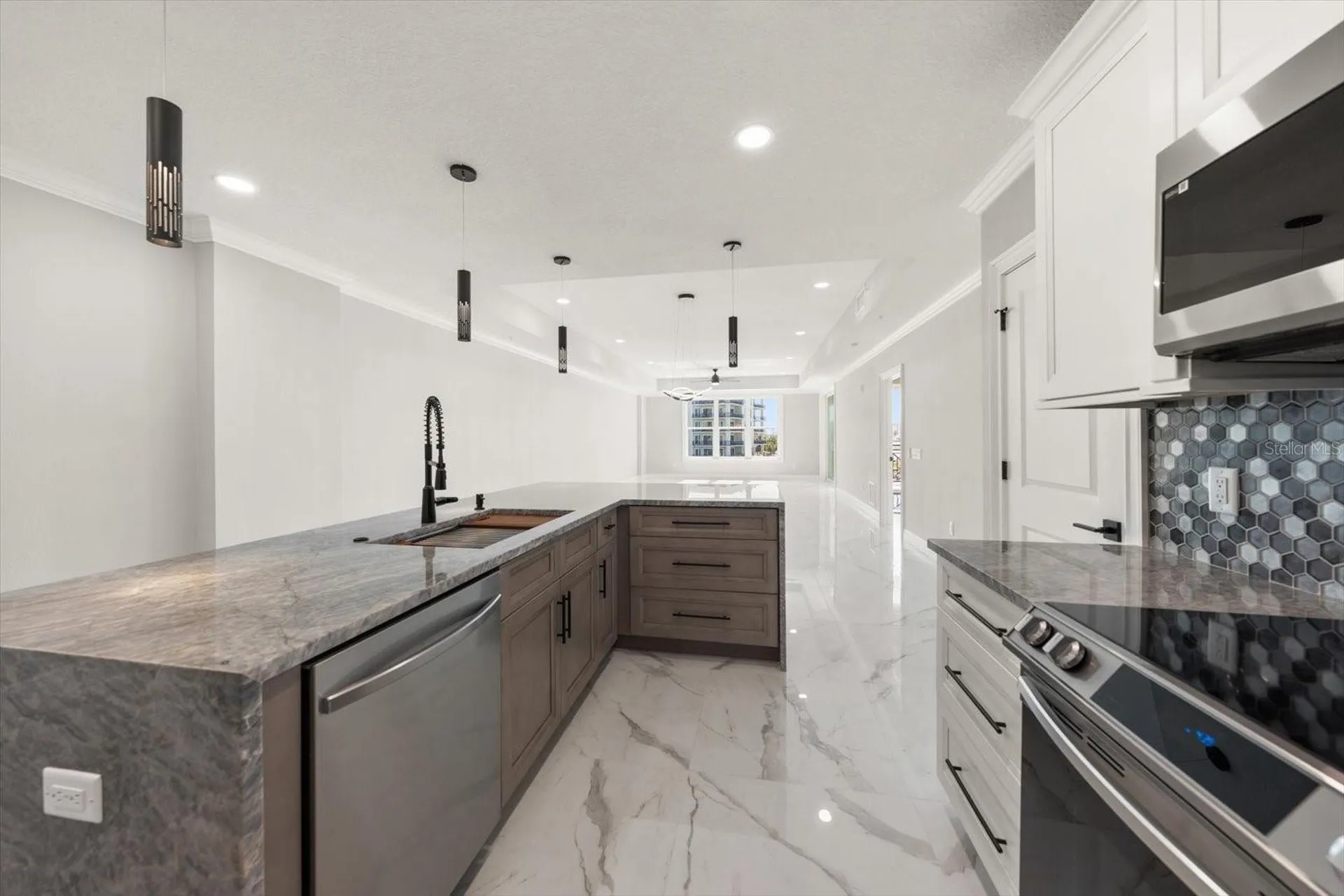 211 Dolphin Point Clearwater FL 33767