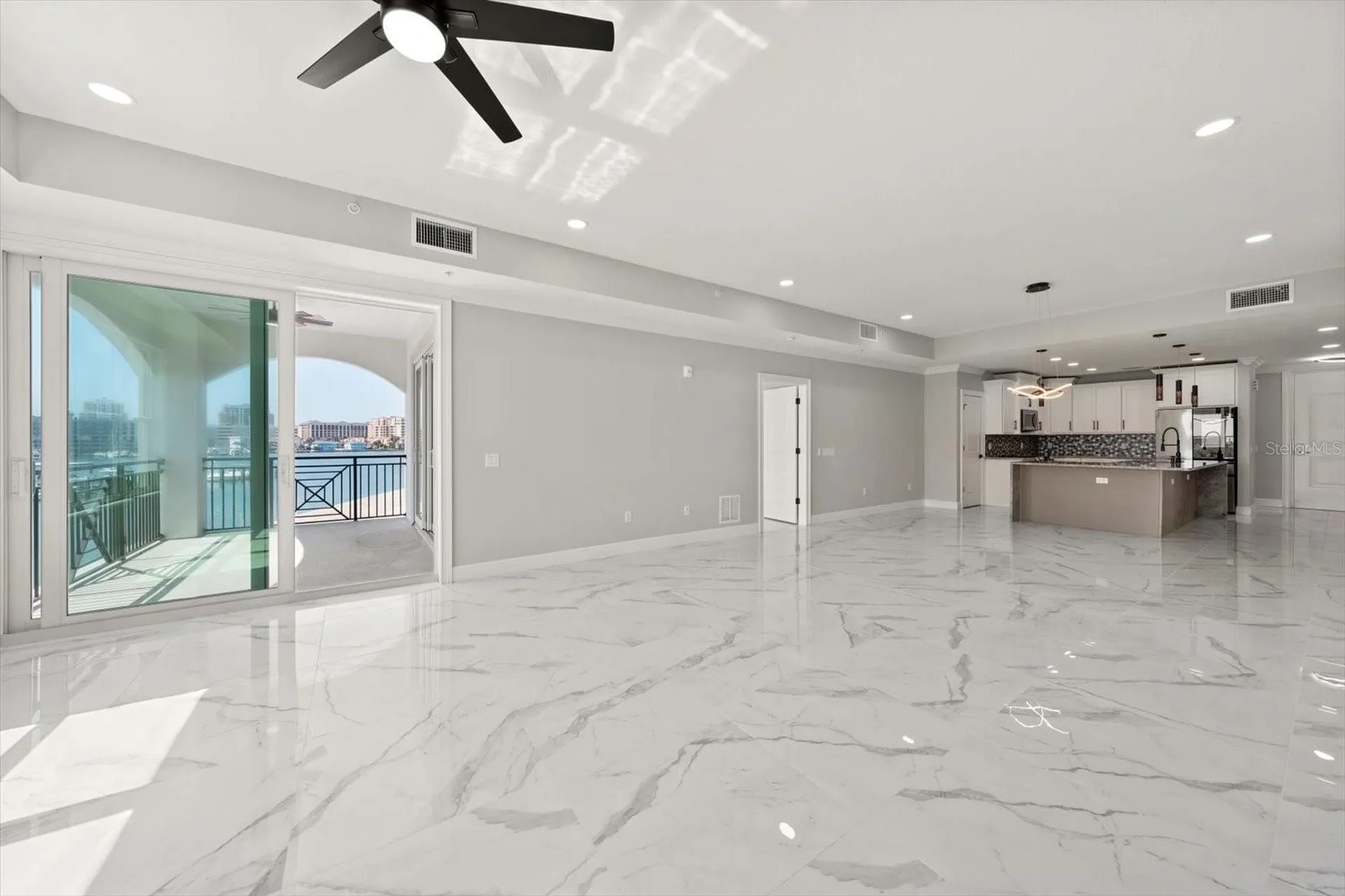 211 Dolphin Point Clearwater FL 33767