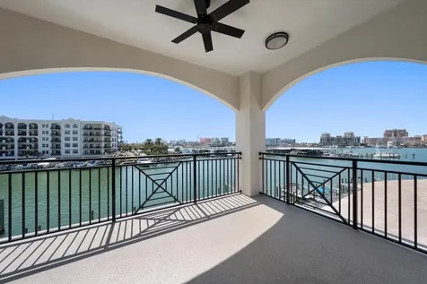 211 Dolphin Point Clearwater FL 33767