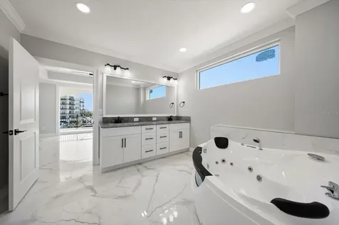 211 Dolphin Point Clearwater FL 33767