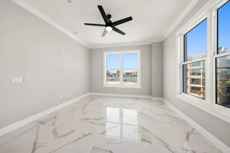 211 Dolphin Point Clearwater FL 33767