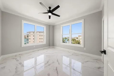 211 Dolphin Point Clearwater FL 33767