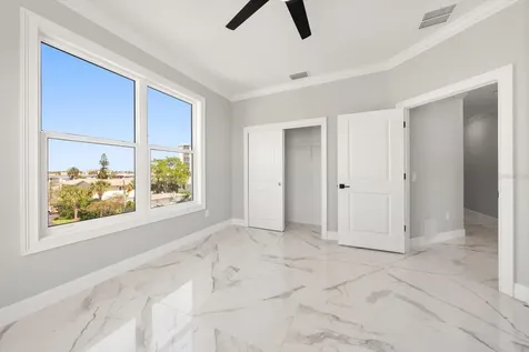 211 Dolphin Point Clearwater FL 33767