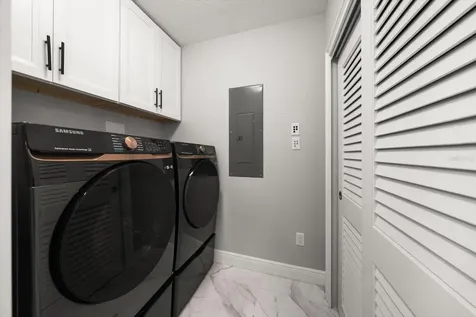 211 Dolphin Point Clearwater FL 33767