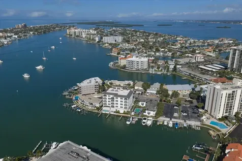 211 Dolphin Point Clearwater FL 33767