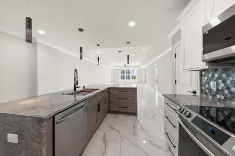 211 Dolphin Point Clearwater FL 33767