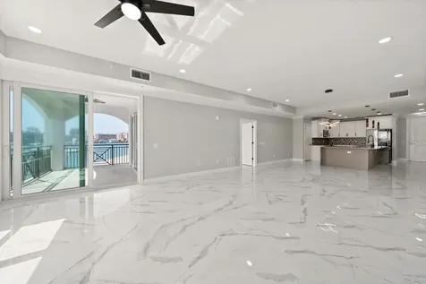 211 Dolphin Point Clearwater FL 33767