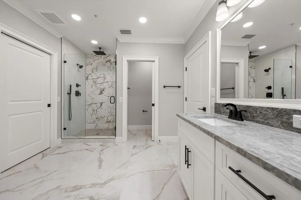 211 Dolphin Point Clearwater FL 33767
