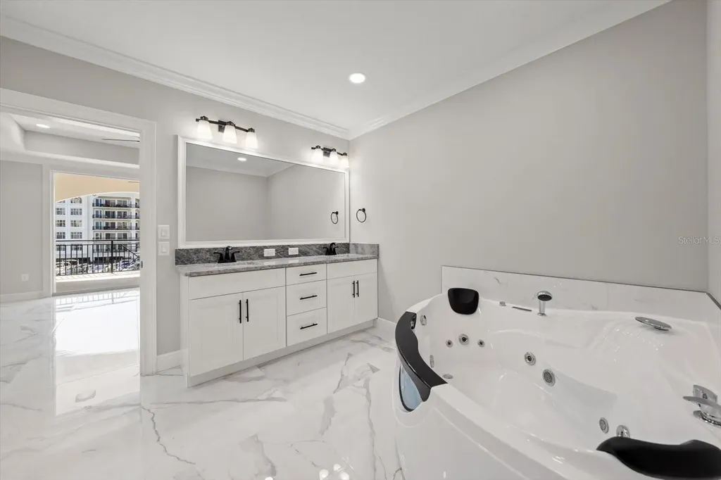 211 Dolphin Point Clearwater FL 33767