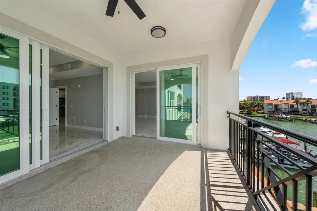 211 Dolphin Point Clearwater FL 33767