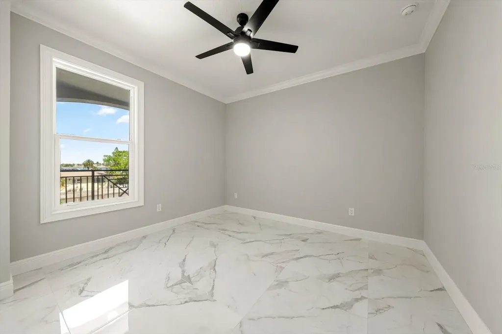 211 Dolphin Point Clearwater FL 33767