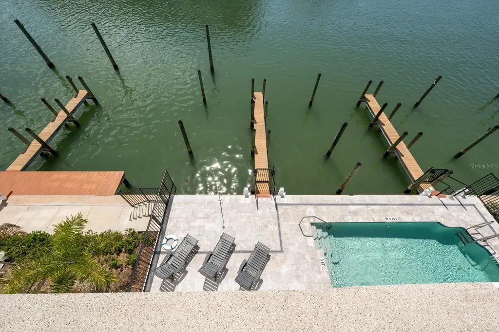 211 Dolphin Point Clearwater FL 33767