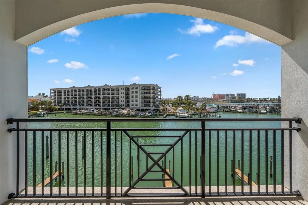 211 Dolphin Point Clearwater FL 33767