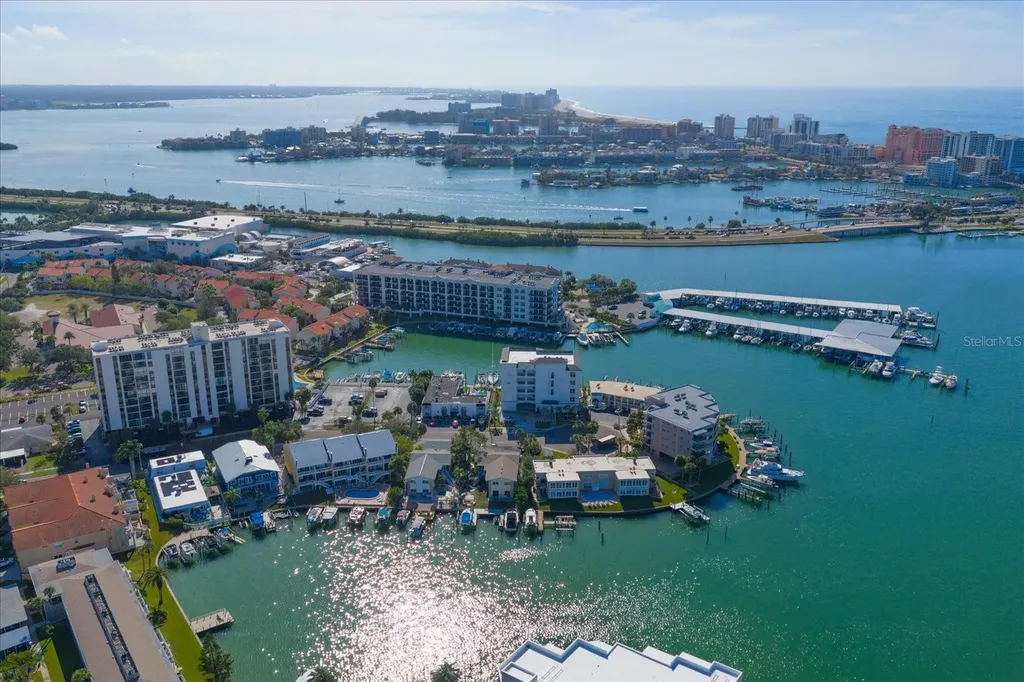 211 Dolphin Point Clearwater FL 33767