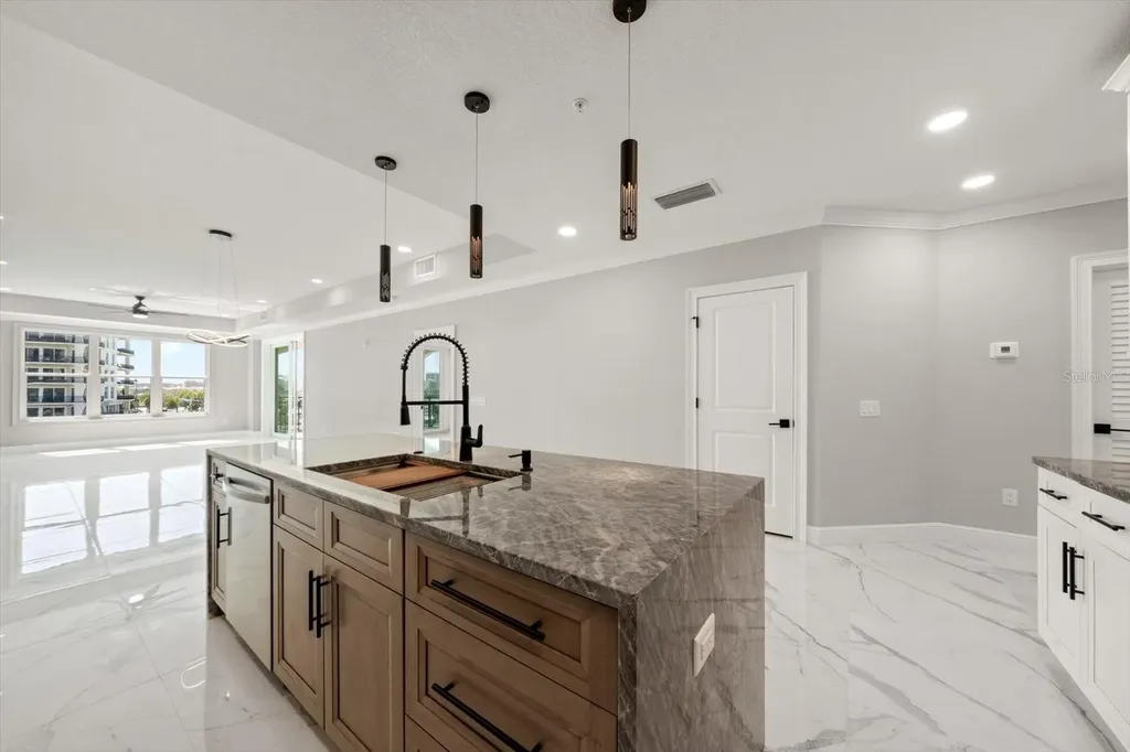 211 Dolphin Point Clearwater FL 33767