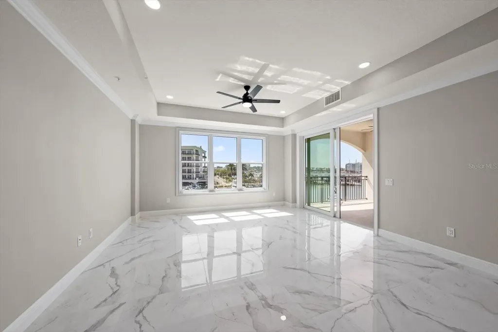 211 Dolphin Point Clearwater FL 33767
